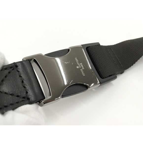 Louis Vuitton Discovery Monogram Eclipse Body Bag - Picture 5 of 9